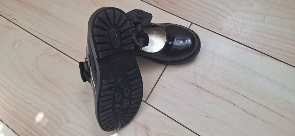 Stylowe buty na apel dla dziewczynki!