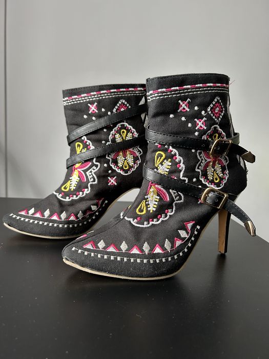 Wiosenne haftowane kozaczki boho r 38