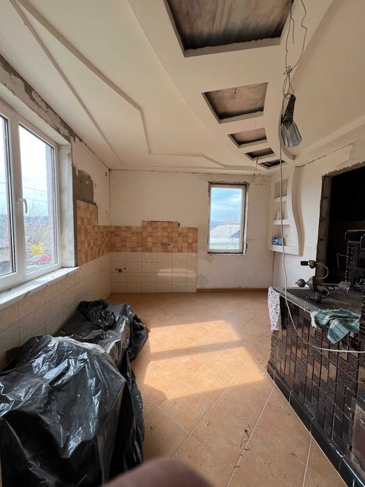 Продаж! Два будинки в жилому стані + гараж