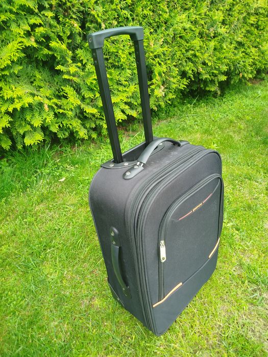 Walizka średnia 55x33x20 firma Globtroter