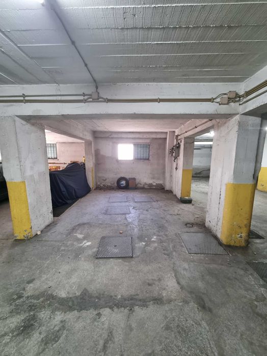 Arrenda-se T3 127 m2 2 WC garagem Sto. António Cavaleiros Loures