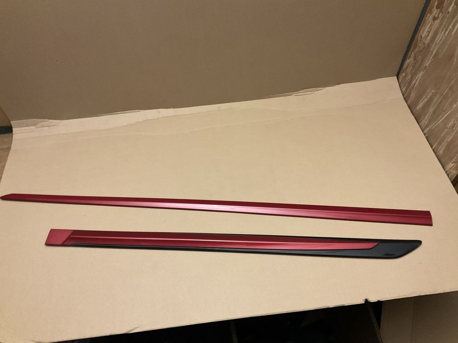 Молдинг задней левой двери тойота приус 50