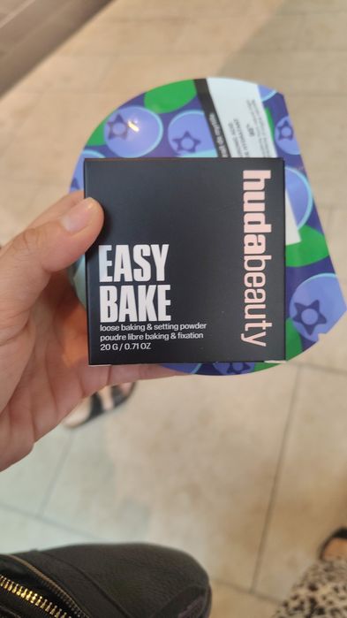 Puder Huda Beauty - banana bread
