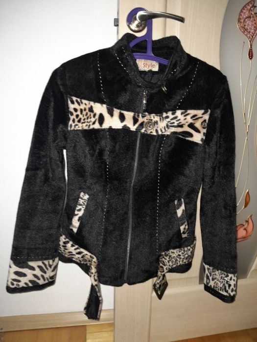 Коротка курточка ,зі штучного хутра