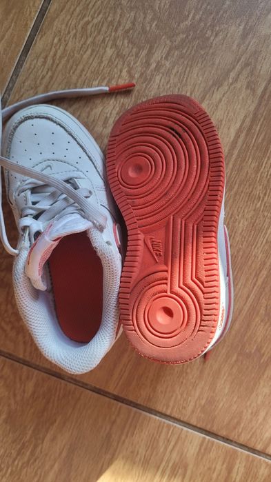 Фірмові дитячі кросівки Nike AIR FORCE 1  26 р. .