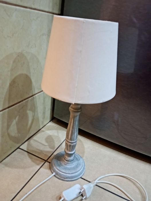 Lampa stołowa szara