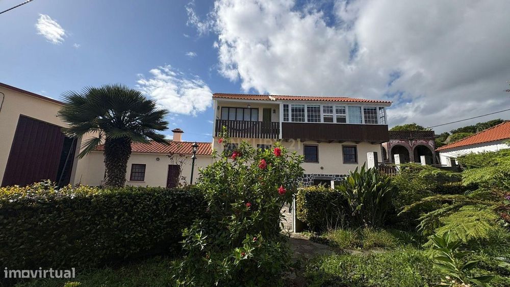 Oportunidade única, Moradia histórica com vista mar em lajes das Flore