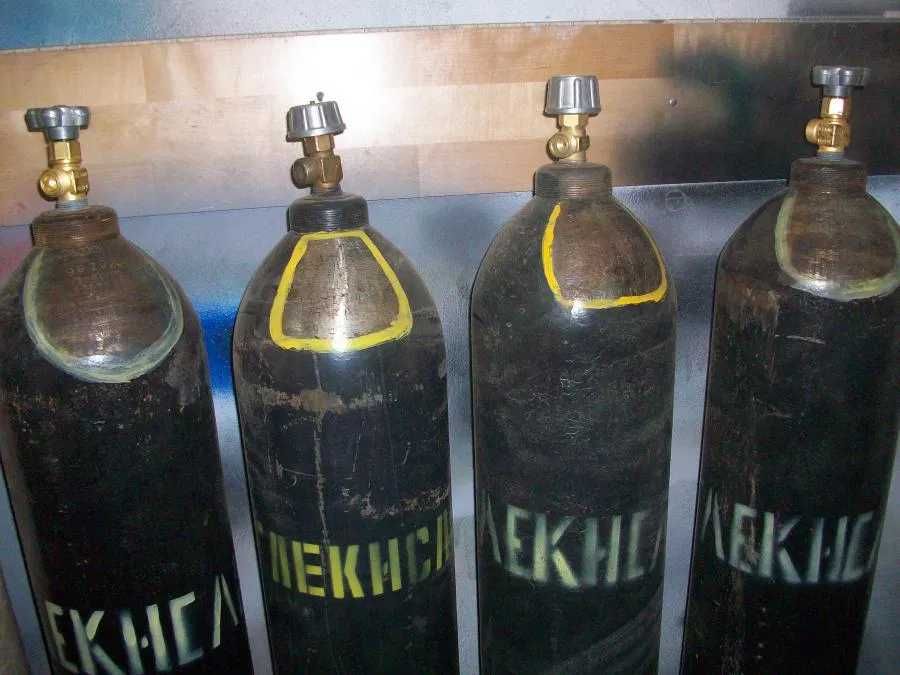 Продам баллон углекислотный  заправленный. Доставка газов по городу.