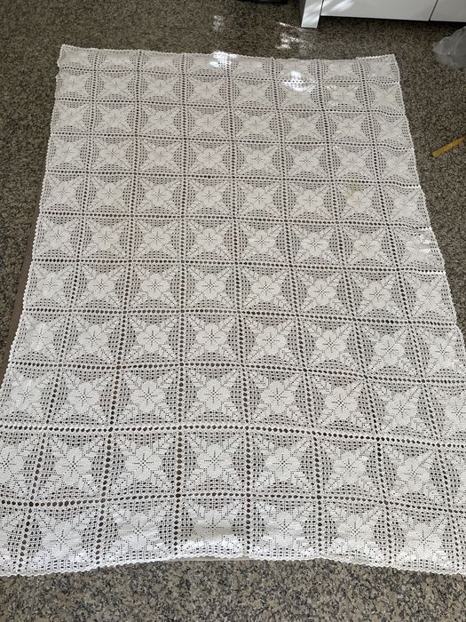 Toalha de mesa (feito a mão)