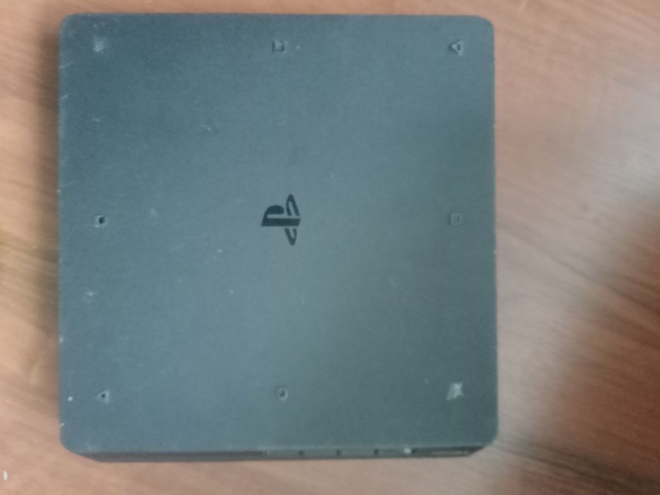 Konsola ps4 Slim plus gry