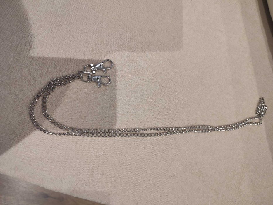 Czerwona torebka lakierowana