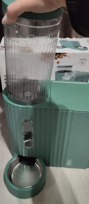 Диспенсер TIAKI PERFECT FIT для котів та собак