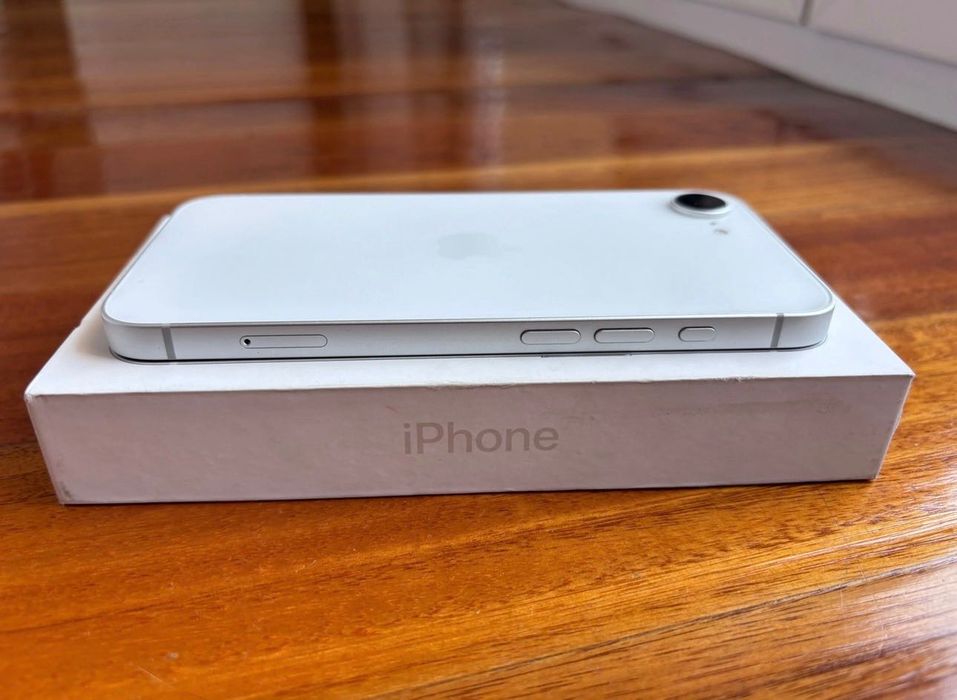 iPhone 16e com garantia Apple 97%-bateria