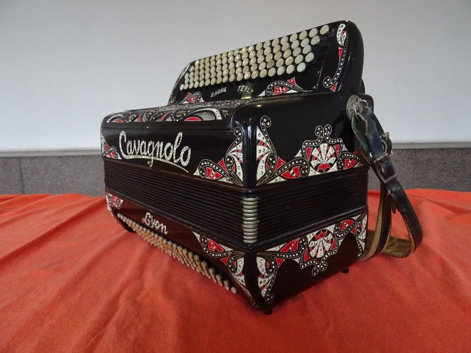 Acordeao Cavagnolo Lyon4 Voz 120 Baixos N. 86