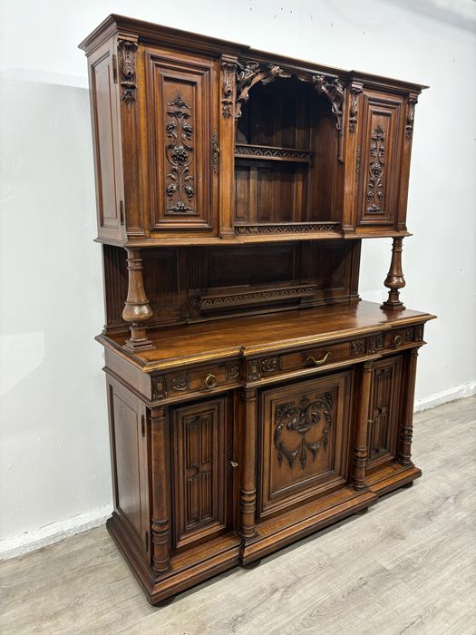 Duży piękny orzechowy kredens neorenesansowy