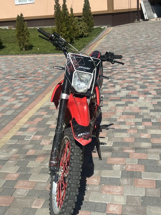 Продам мотоцикл дуже в хорошому стані сів поїхав все працює чотко мотик обслужен