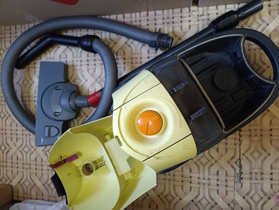 Пылесос DeLonghi 1400