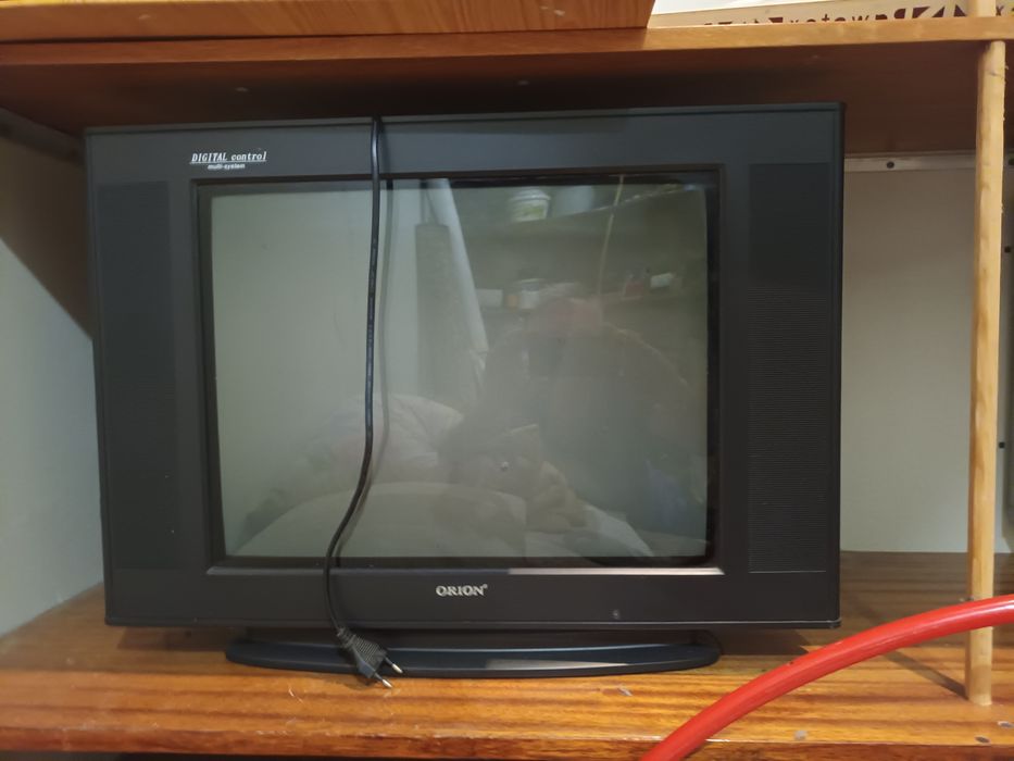 Телевизор ORION SPP2123F в рабочем состоянии