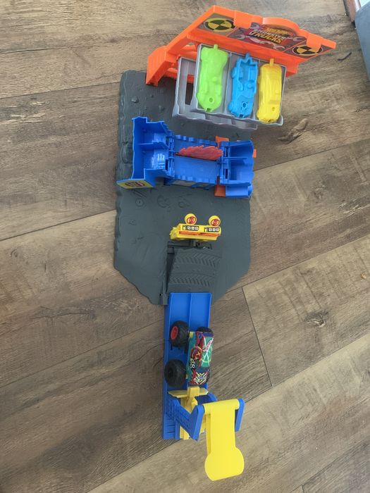 Sprzedam Tor hot wheels