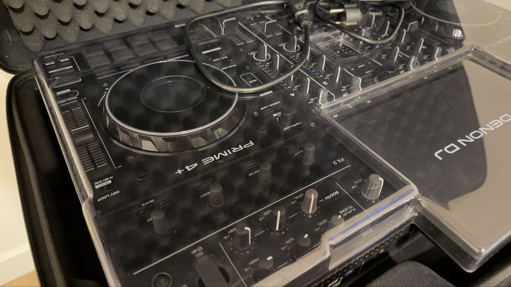 Denon DJ PRIME 4+ Controlador de DJ Pro All-in-One e Ecrã Touch
