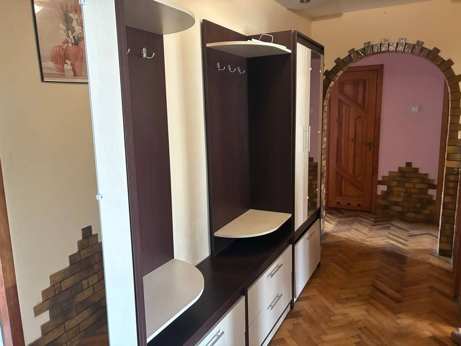 Здається в оренду охайна 3 кімната квартира по Вул.Оболоня