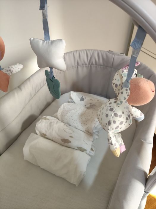 Baby Hug 4 em 1 como novo com 4 lençóis