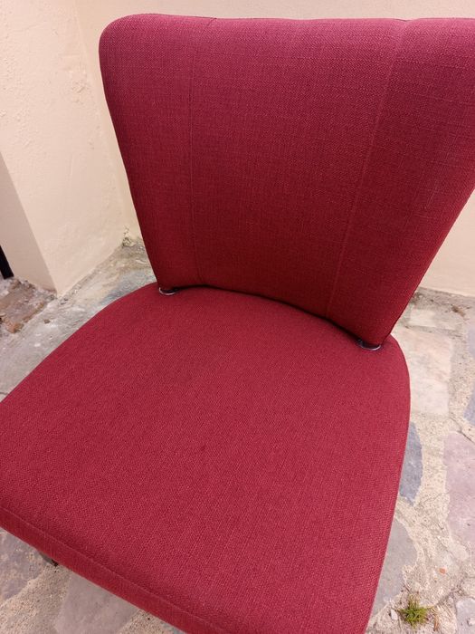 Cadeirão / Poltrona Moderna em Tecido Bordeaux (Como Novo)