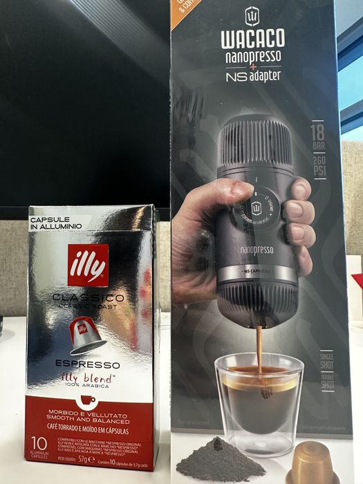 Przenośny ekspres do kawy + adapter do kapsułek