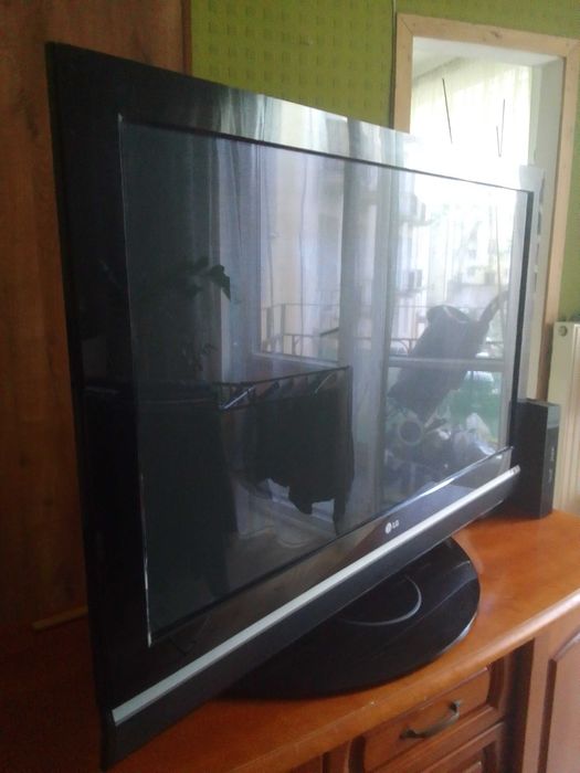 syndyk sprzeda TV LG 42"