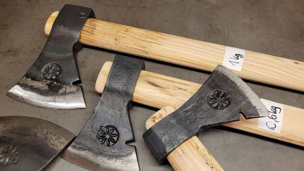 Ręcznie kuta siekiera Kowalstwo ! rębak tasak SIEKIERA SAMOKLINUJĄCA !