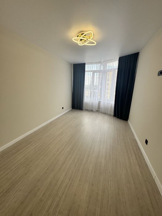 Продаж 3-к квартири по прсп. Злуки
