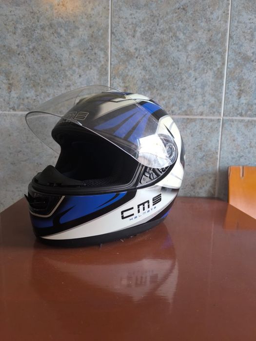 Capacete de mota.