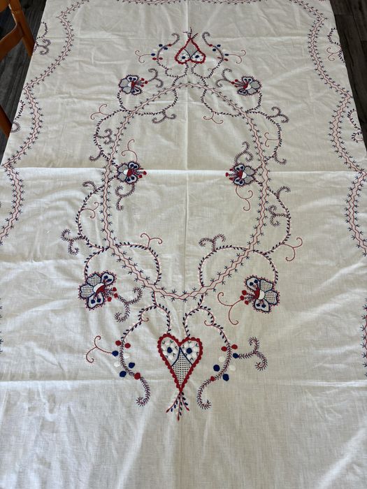 Toalha de mesa em linho com bordado feito à mão de Viana do Castelo 145x209