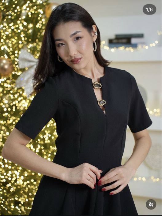 Чорна сукня з металевими застібками, розмір S-M, нова