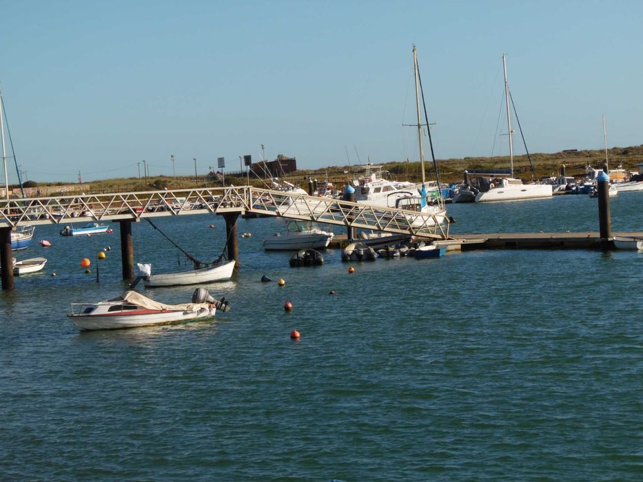 CASA ALVOR - T1, A Pé para a Praia e Centro + Estacionamento - LIVRE 11 a 18/07+ 25/07 a 01/08 + Setembro - DESCONTOS!! - ALVOR