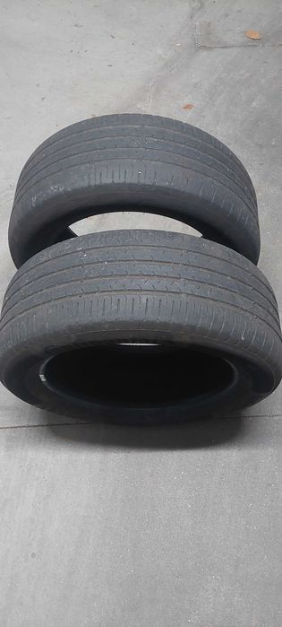 Dois pneus marca Continental z35/55 R18V