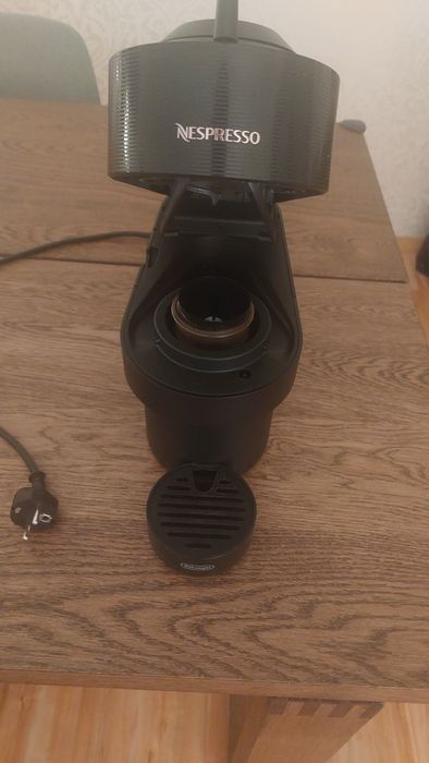 Máquina de Café DELONGHI Nespresso Vertuo Pop ENV90.B Preto