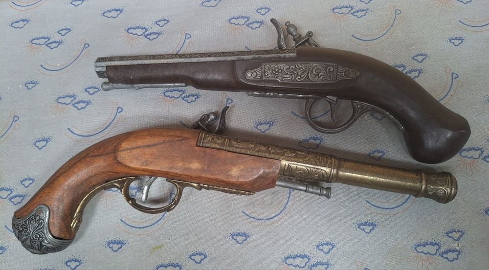 2 Pistolas decorativas