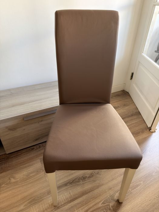 Mesa de Jantar Extensível + 4 Cadeiras