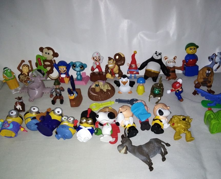 Lote de bonecos / brinquedos diversos64737912889090121