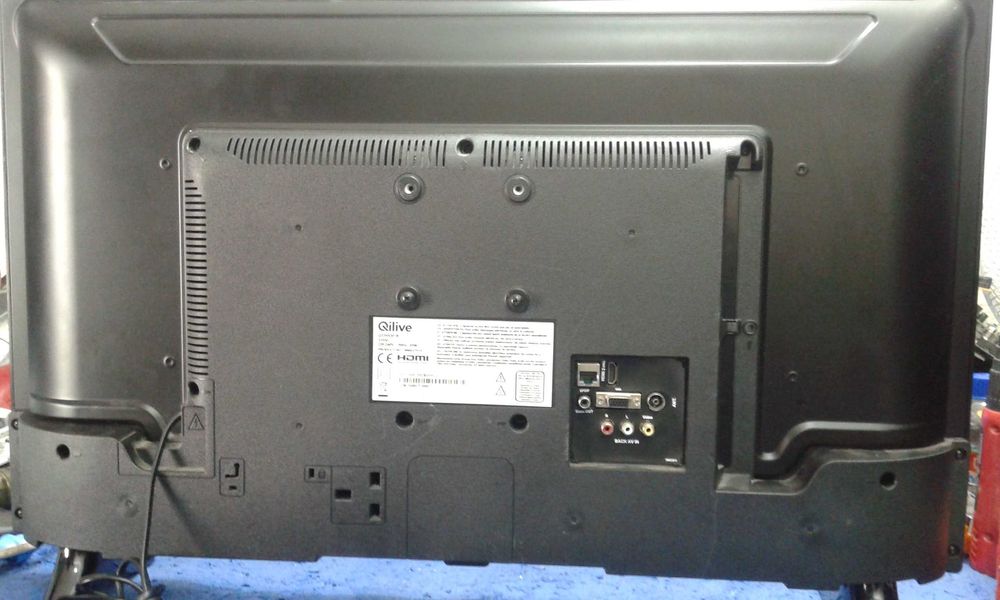 Vendo Smart tv Led Qlive de 32 polegadas