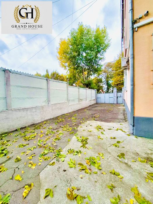 Продам елітну трикімнатну квартиру в центрі міста - 100 м².