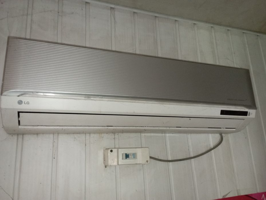 Кондиціонер LG S09LHP.