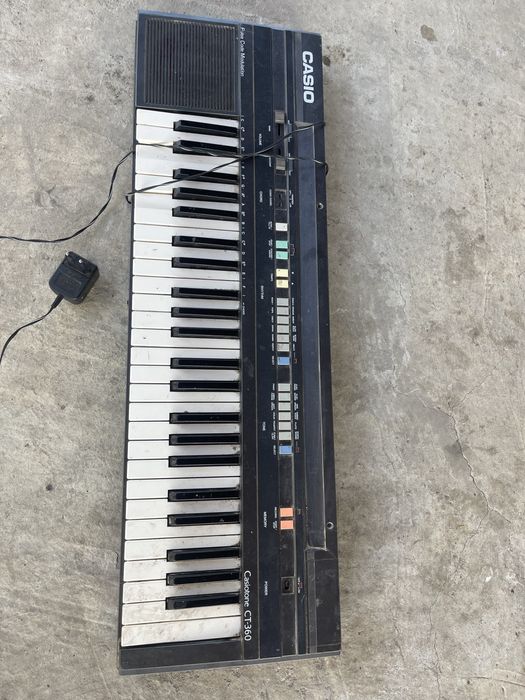 Продаю синтезатор Casio Casiotone CT-360