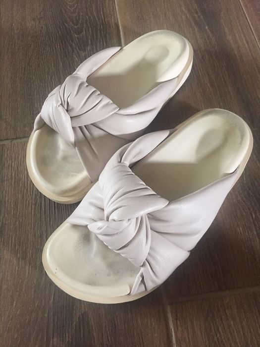 Продам  босоніжки  жіночі