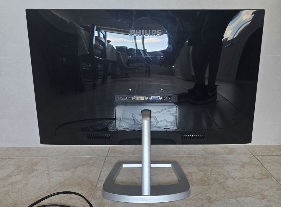Monitor Philips 246E - Excelente estado (HDMI / DVI / VGA)