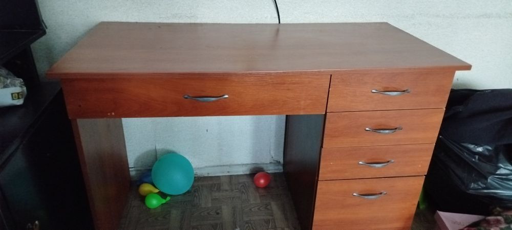 Письменный стол, парта ,