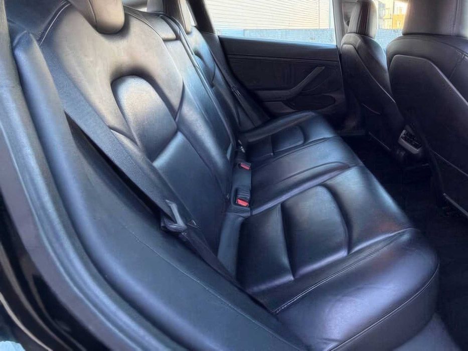 Tesla Model 3      2023