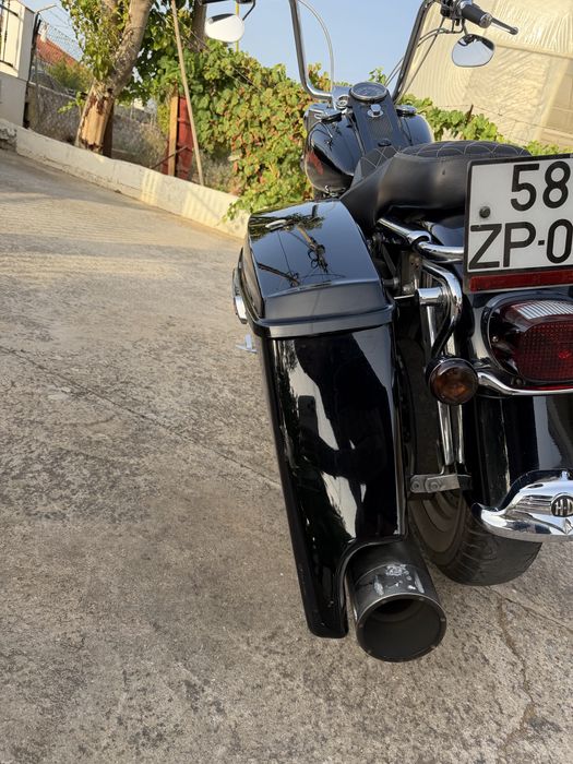 Harley-Davidson Road King 2001 estilo Chicano/Bagger.