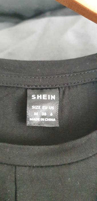 T-shirt com parte de trás comprida